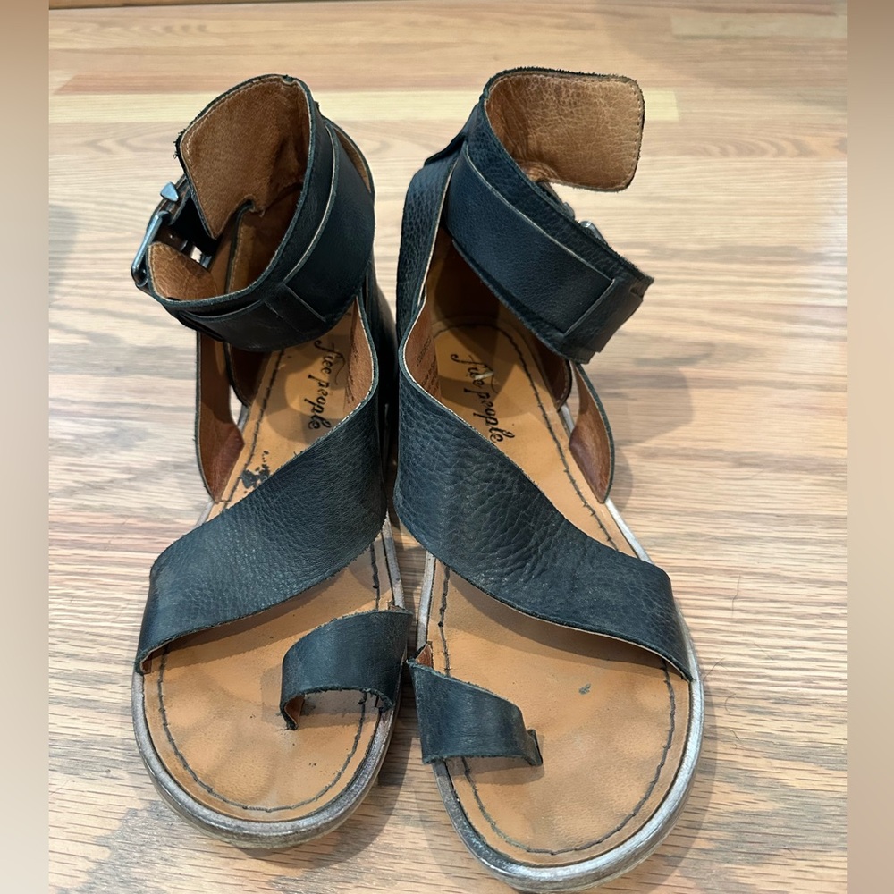 Free People Vale Black Leather sandal